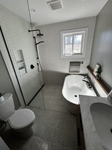 Penetanguishene Main Bathroom & Ceiling Treatment